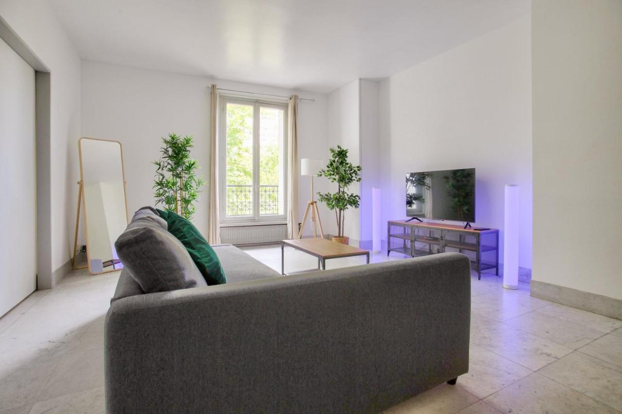 باريس 2 Bedrooms Tour Eiffel Rapp المظهر الخارجي الصورة